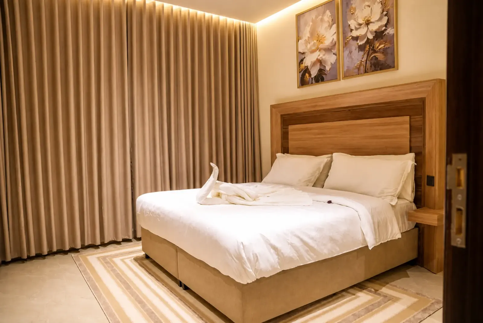 queen bedroom
